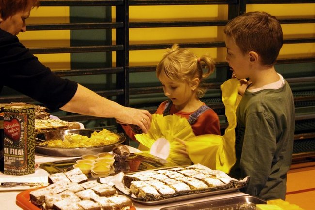 Rodzinna biesiada w szkole - zdjęcia