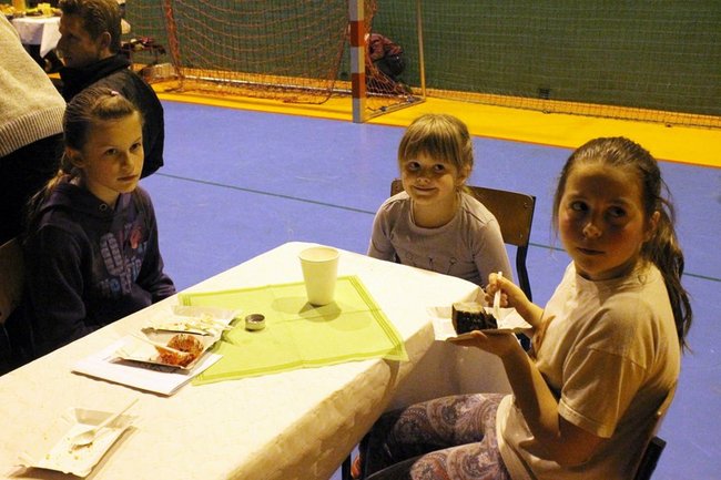 Rodzinna biesiada w szkole - zdjęcia