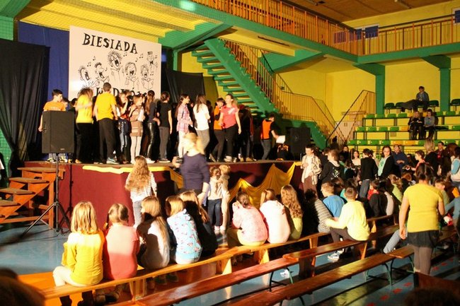 Rodzinna biesiada w szkole - zdjęcia