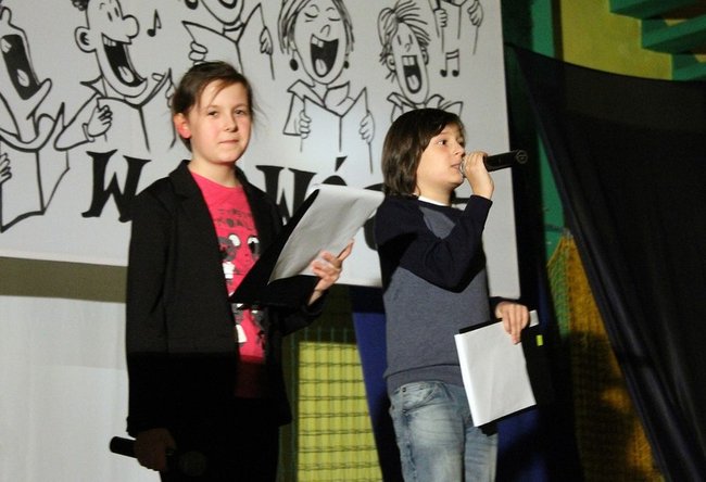 Rodzinna biesiada w szkole - zdjęcia