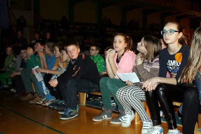 Rodzinna biesiada w szkole - zdjęcia