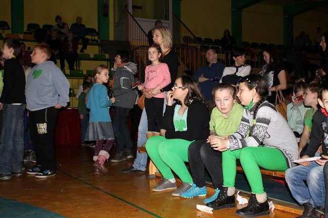 Rodzinna biesiada w szkole - zdjęcia