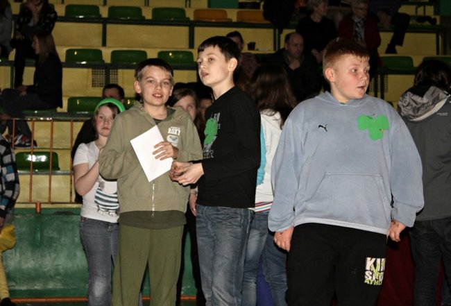 Rodzinna biesiada w szkole - zdjęcia