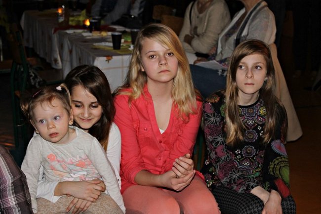 Rodzinna biesiada w szkole - zdjęcia