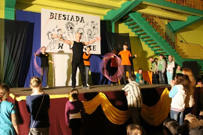 Rodzinna biesiada w szkole - zdjęcia