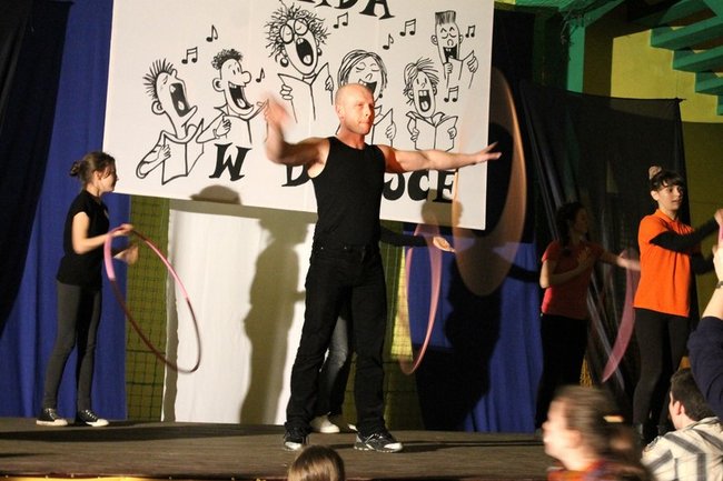 Rodzinna biesiada w szkole - zdjęcia