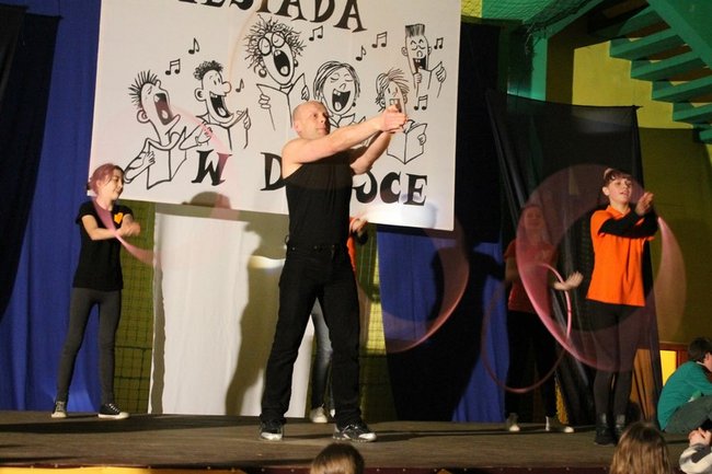 Rodzinna biesiada w szkole - zdjęcia