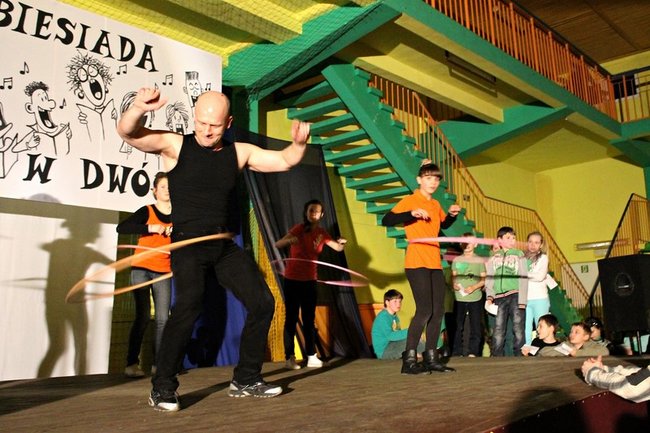 Rodzinna biesiada w szkole - zdjęcia