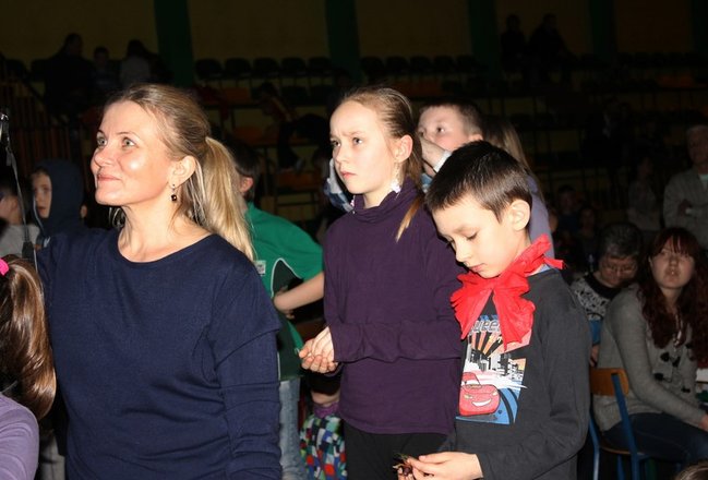 Rodzinna biesiada w szkole - zdjęcia