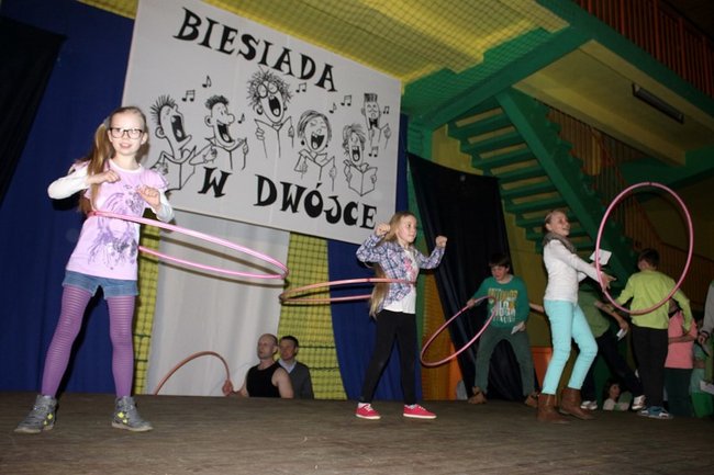 Rodzinna biesiada w szkole - zdjęcia