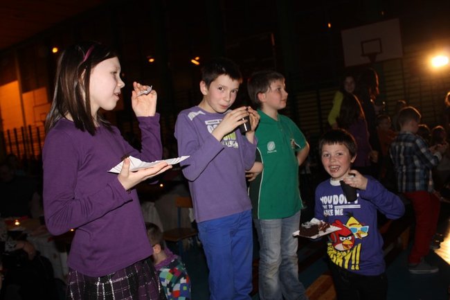 Rodzinna biesiada w szkole - zdjęcia