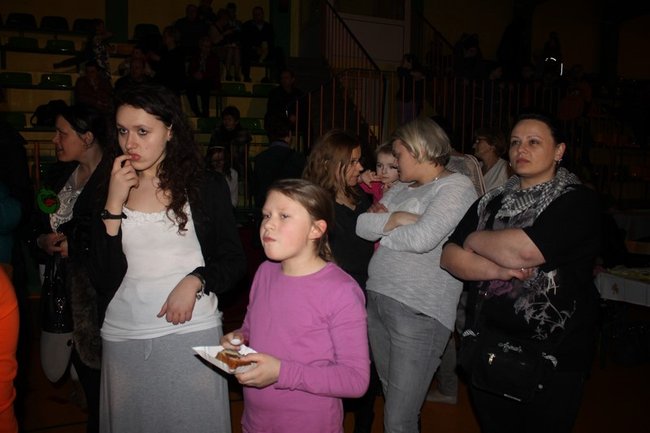 Rodzinna biesiada w szkole - zdjęcia