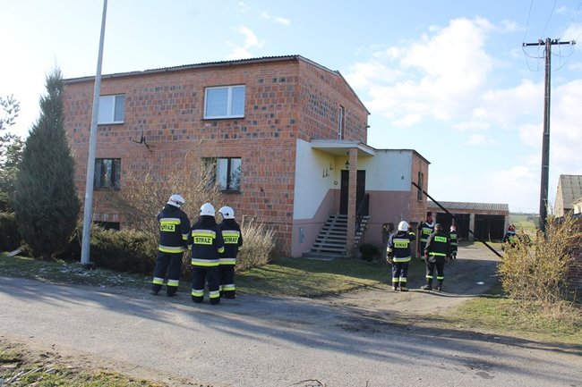 Pozrywane dachy, powalone drzewa - zdjęcia