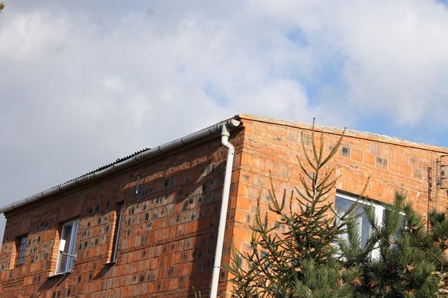 Pozrywane dachy, powalone drzewa - zdjęcia