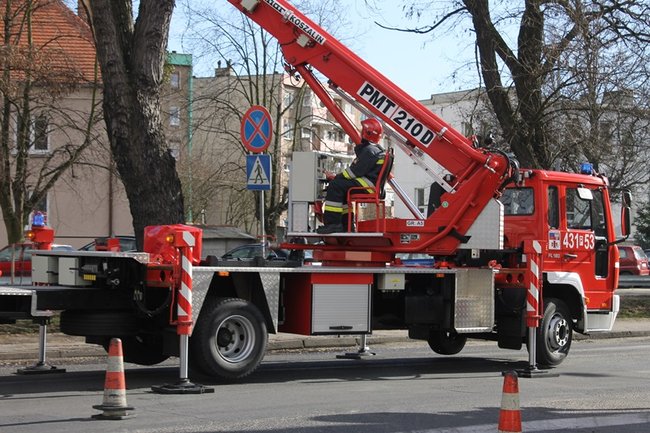 Pozrywane dachy, powalone drzewa - zdjęcia