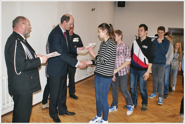 Zapobiegliwi uczniowie - zdjęcia