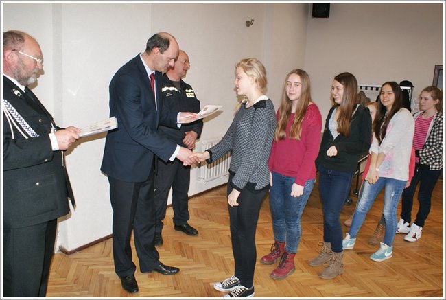 Zapobiegliwi uczniowie - zdjęcia