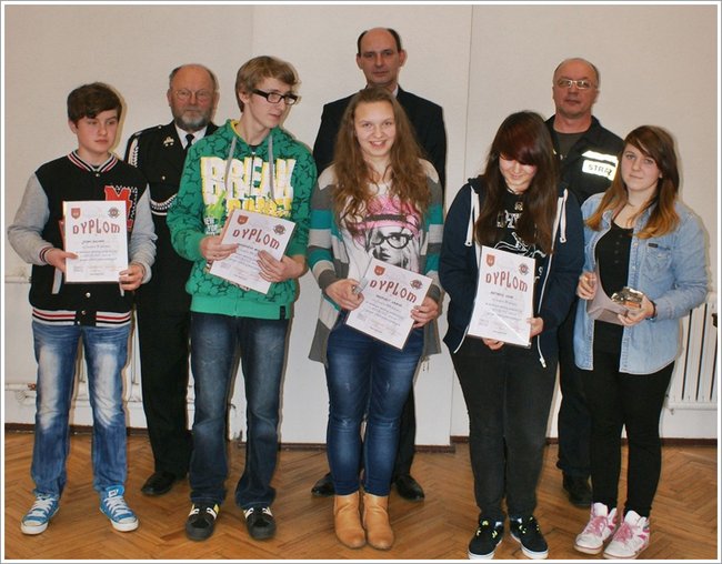 Zapobiegliwi uczniowie - zdjęcia