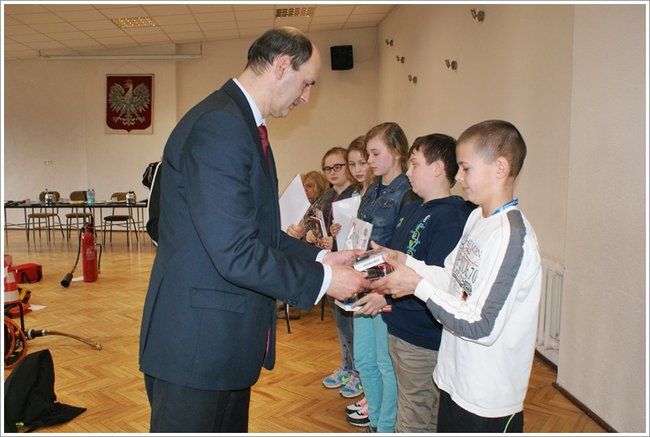 Zapobiegliwi uczniowie - zdjęcia