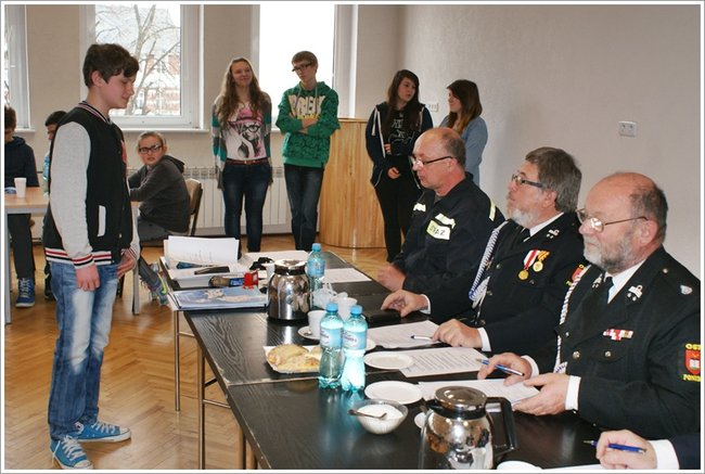 Zapobiegliwi uczniowie - zdjęcia