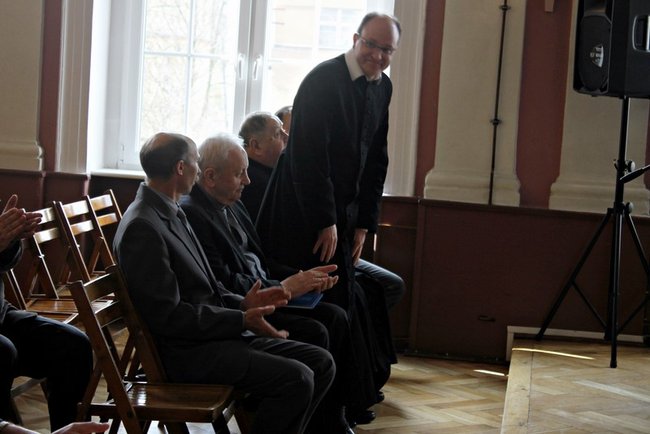 Zachorował na chorobę papieską - zdjęcia