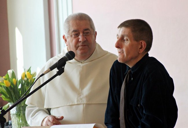 Zachorował na chorobę papieską - zdjęcia