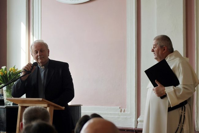 Zachorował na chorobę papieską - zdjęcia