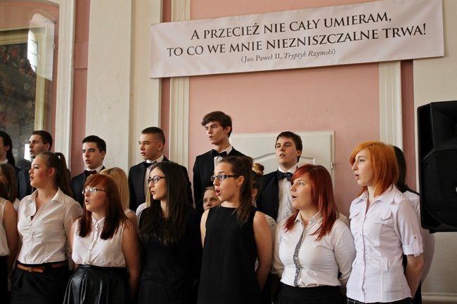 Zachorował na chorobę papieską - zdjęcia