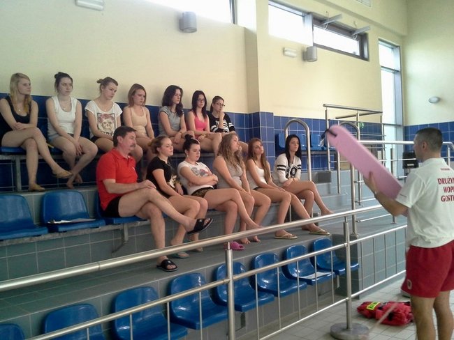 Cenna lekcja na basenie - zdjęcia