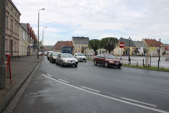 Przewróciła się na budynek - zdjęcia