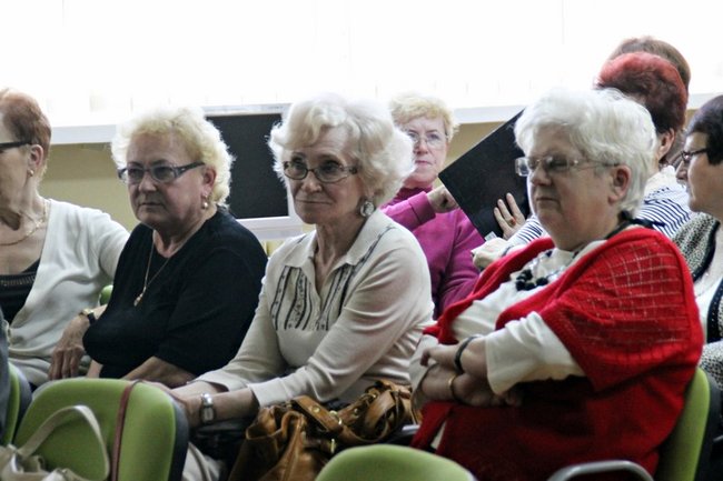 Przyciąga ciekawych ludzi - zdjęcia