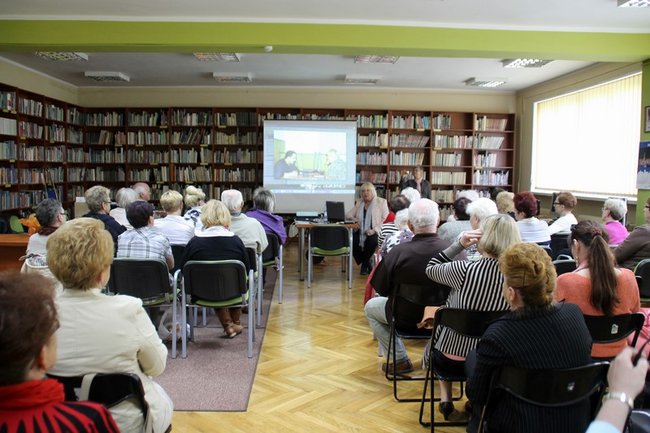 Przyciąga ciekawych ludzi - zdjęcia