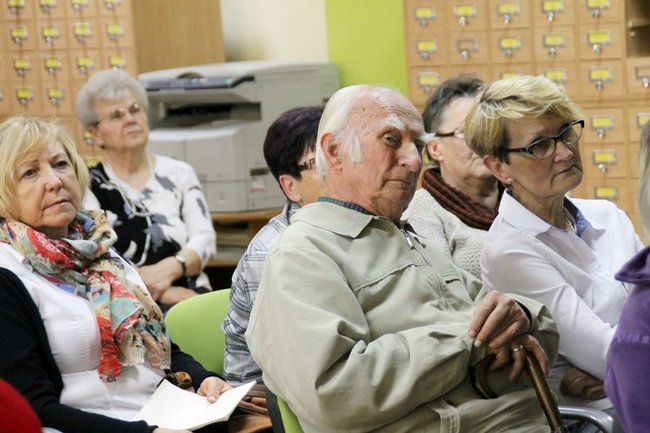 Przyciąga ciekawych ludzi - zdjęcia