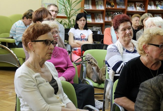 Przyciąga ciekawych ludzi - zdjęcia