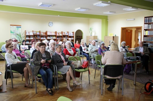 Przyciąga ciekawych ludzi - zdjęcia
