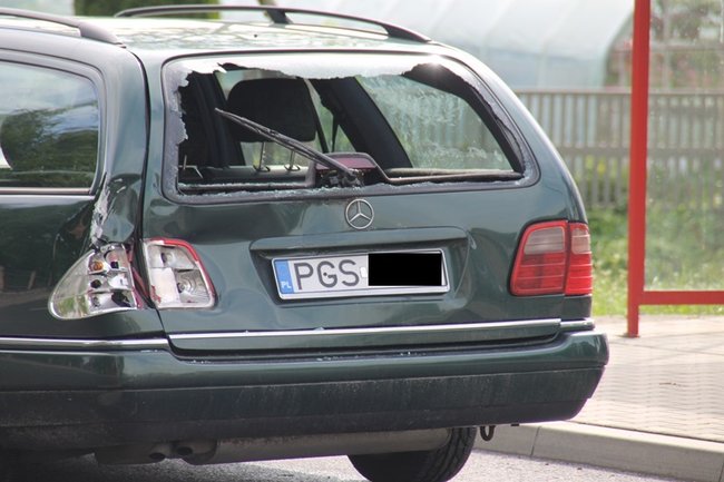 Cysterną w osobówkę - zdjęcia