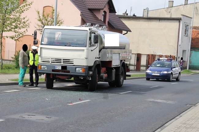 Cysterną w osobówkę - zdjęcia
