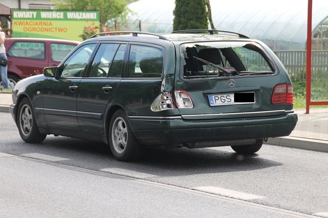 Cysterną w osobówkę - zdjęcia