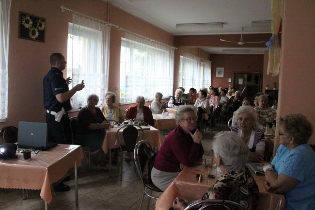 Z seniorami o bezpieczeństwie - zdjęcia