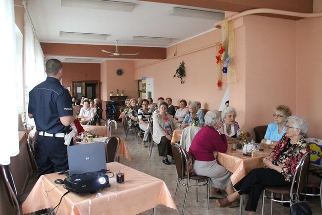 Z seniorami o bezpieczeństwie - zdjęcia