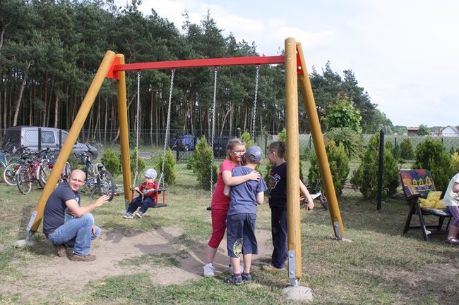 Plac opanowały dzieci - zdjęcia