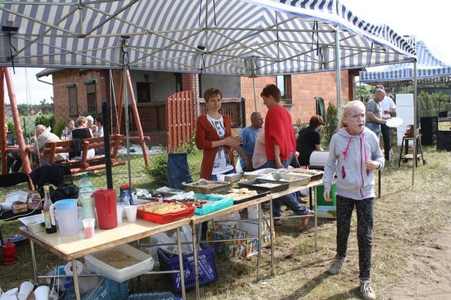 Plac opanowały dzieci - zdjęcia