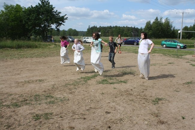 Plac opanowały dzieci - zdjęcia