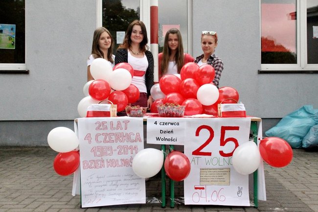 Flagi wolności, truskawki radości - zdjęcia