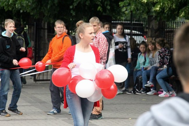 Flagi wolności, truskawki radości - zdjęcia