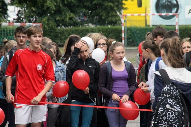 Flagi wolności, truskawki radości - zdjęcia