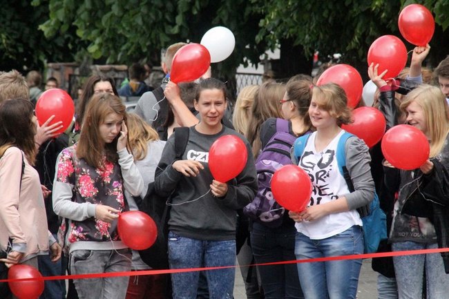 Flagi wolności, truskawki radości - zdjęcia
