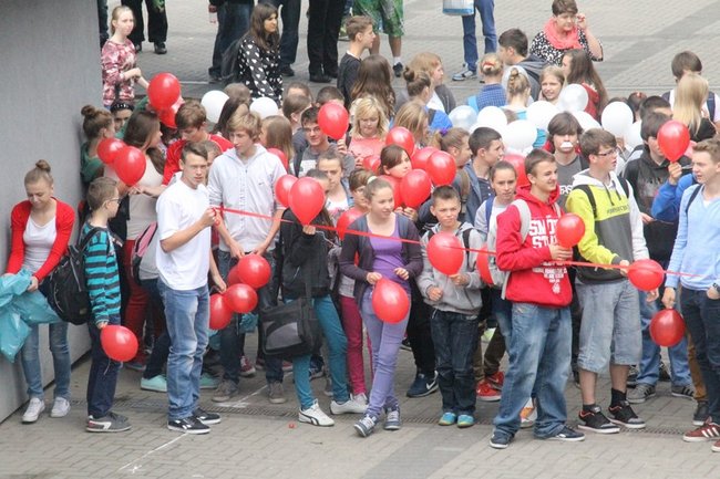 Flagi wolności, truskawki radości - zdjęcia