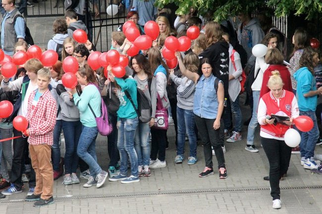 Flagi wolności, truskawki radości - zdjęcia