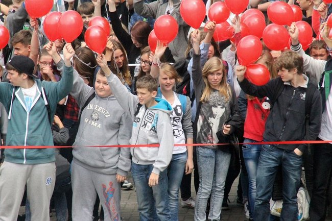 Flagi wolności, truskawki radości - zdjęcia